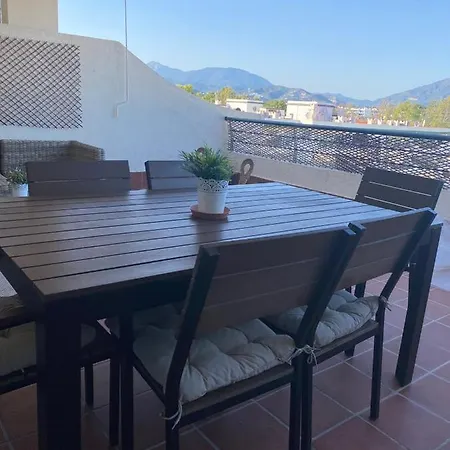Homely Campos De Guadalmina Apartment