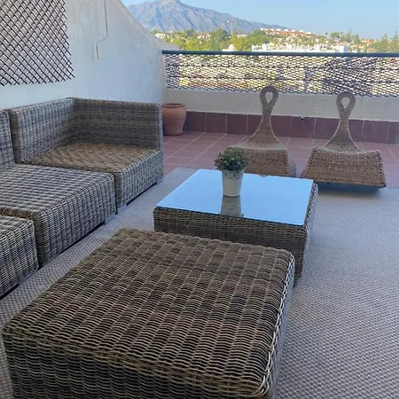 Homely Campos De Guadalmina Apartment